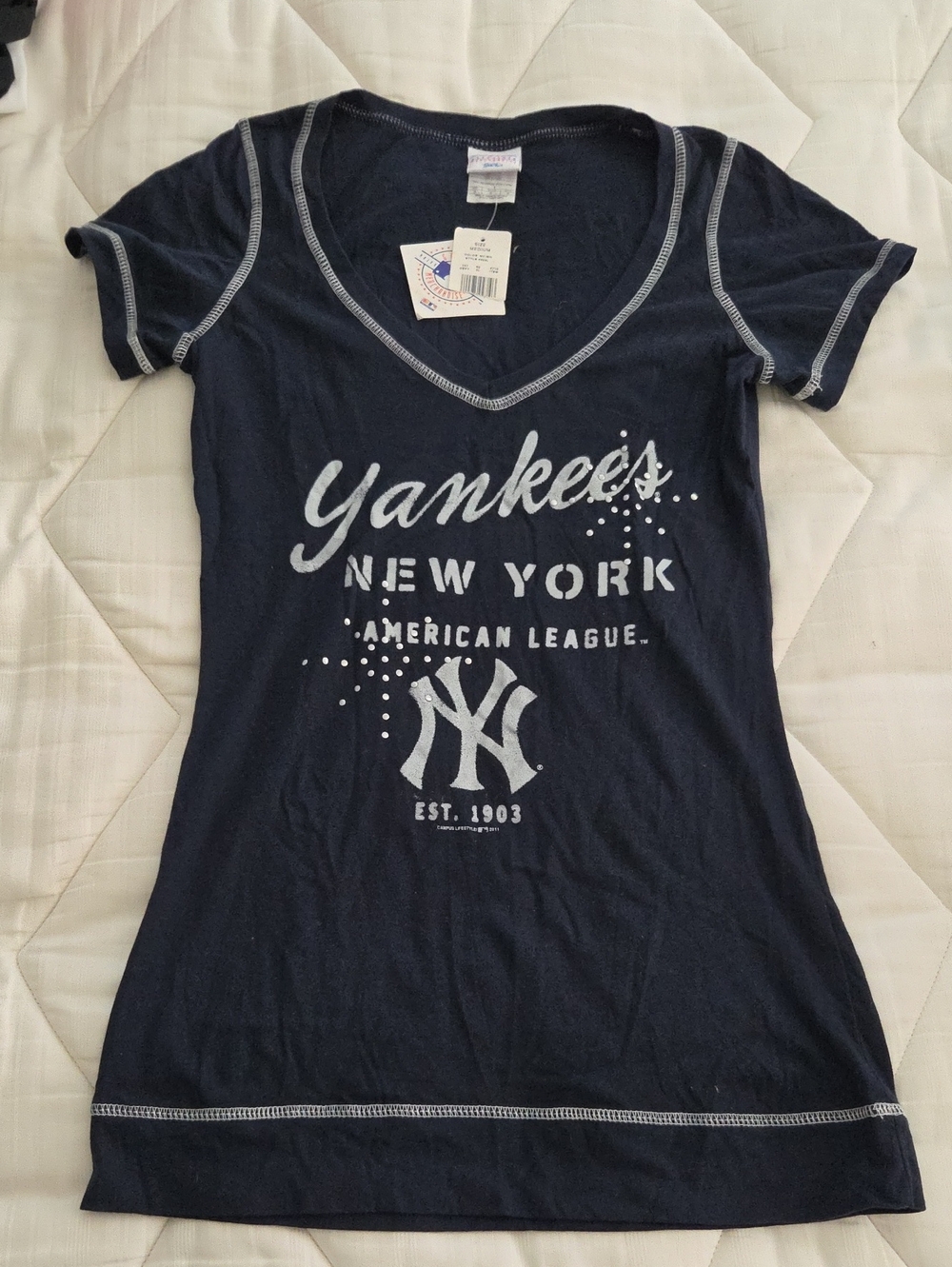 Yankees Navy Long V-Neck Tee Size M